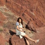 Chrissie Chau Instagram - 💙☁️☀️Red beach #redbeach #redbeachakrotiri #santorini #greece #dubblefilm #dubblefilmjelly Red Beach