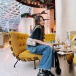 Chrissie Chau Instagram - ✈️🇬🇷之行 最驚喜安排係Doha轉機 可以參觀埋 @louisvuitton 第一個 airport lounge #louisvuitton #airportstyle #ootd #louisvuittonlounge #airportlounge DOHA - Qatar