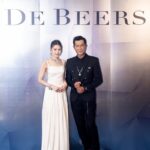 Chrissie Chau Instagram - 恭喜De Beers 廣東道旗艦店隆重開幕💎 全日穿梭在The Alchemist of Light 高級珠寶系列中✨上下兩層空間行得好舒服 我身上的是Frozen Capture 套組 靈感來自冰河中的光影遊戲 詮釋當光線穿越結冰的河流時 🧊在逐漸解凍的過程中變得更加透明 #DeBeers #DeBeersHK #WhereItBegins #TheAlchemistofLight @debeersofficial Makeup by @circleeeee_makeup Hair by @singsing113 Styled by @harrylam 👗 @ralphlauren 👠 @louboutinworld