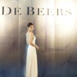 Chrissie Chau Instagram - 恭喜De Beers 廣東道旗艦店隆重開幕💎 全日穿梭在The Alchemist of Light 高級珠寶系列中✨上下兩層空間行得好舒服 我身上的是Frozen Capture 套組 靈感來自冰河中的光影遊戲 詮釋當光線穿越結冰的河流時 🧊在逐漸解凍的過程中變得更加透明 #DeBeers #DeBeersHK #WhereItBegins #TheAlchemistofLight @debeersofficial Makeup by @circleeeee_makeup Hair by @singsing113 Styled by @harrylam 👗 @ralphlauren 👠 @louboutinworld