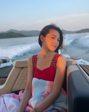 Chrissie Chau Instagram - ☀️🏄🏻‍♀️❤️

#sunnyday #hotweather #summer #versace #swimwear #gettanned #wakesurfing #niceweather