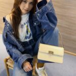 Chrissie Chau Instagram - 💙🤍 @maisonvalentino #ValentinoGaravani #Rockstud23 bag #hellomay #denim #denimlover #summer #summercolour #summervibes #monday #mondayblues