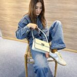Chrissie Chau Instagram - 💙🤍 @maisonvalentino #ValentinoGaravani #Rockstud23 bag #hellomay #denim #denimlover #summer #summercolour #summervibes #monday #mondayblues