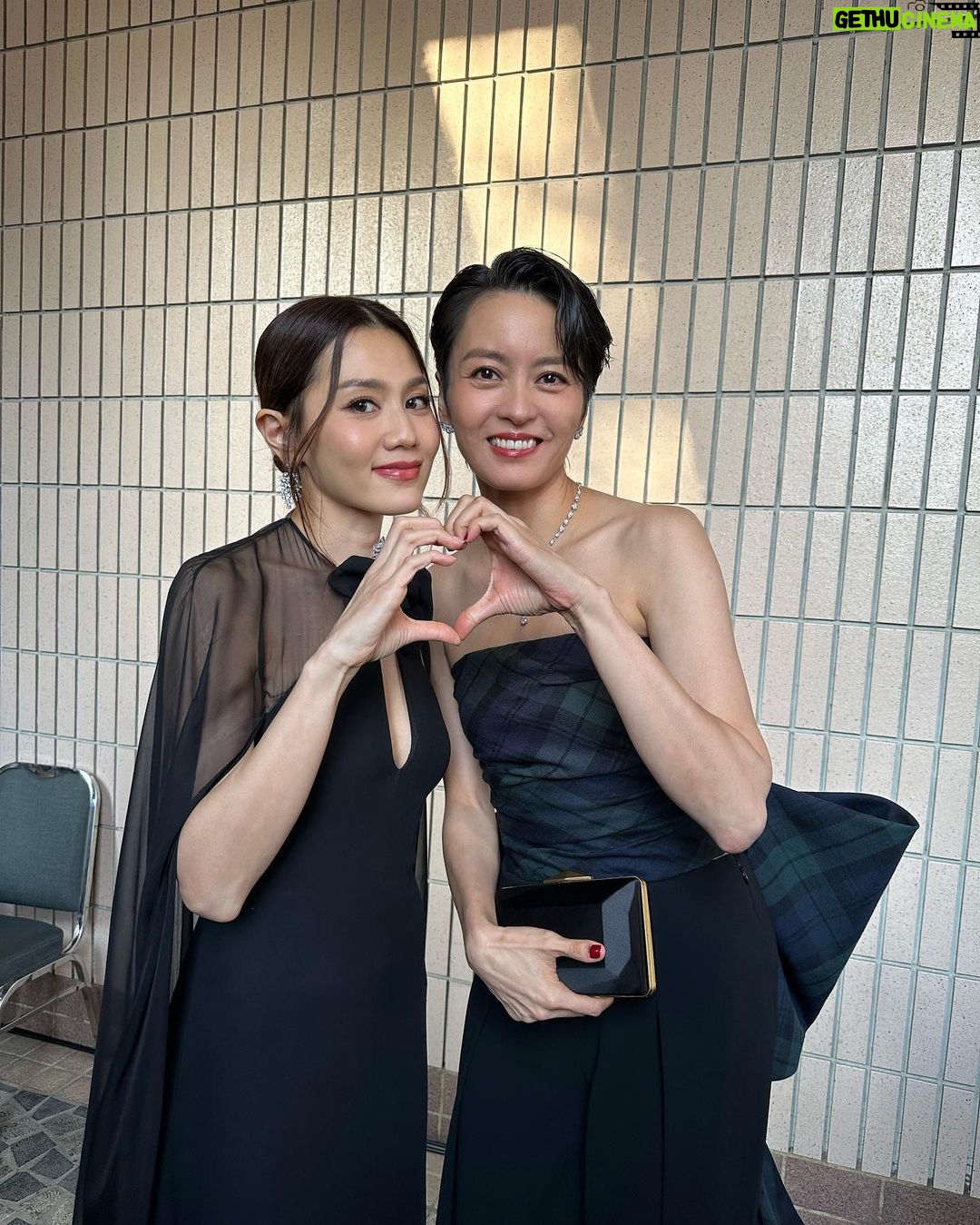 Chrissie Chau - 17.6K Likes - 我集的都是女
#Gigi好靚Gigi好靚Gigi好靚
#唔接受反駁
#安安姐好正🤩
#Hailey姐好的骰
#未見人先見聲
#MC即係MC雞啄唔斷停唔到