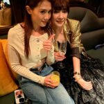 Chrissie Chau Instagram - 我集的都是女 #Gigi好靚Gigi好靚Gigi好靚 #唔接受反駁 #安安姐好正🤩 #Hailey姐好的骰 #未見人先見聲 #MC即係MC雞啄唔斷停唔到