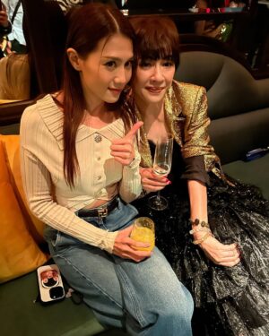 Chrissie Chau Instagram - 我集的都是女

#Gigi好靚Gigi好靚Gigi好靚
#唔接受反駁
#安安姐好正🤩
#Hailey姐好的骰
#未見人先見聲 
#MC即係MC雞啄唔斷停唔到