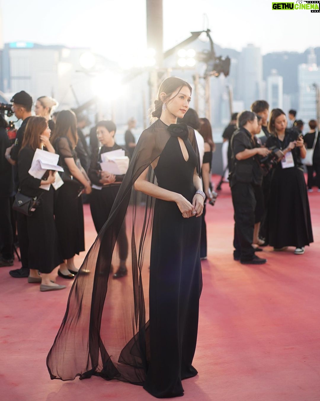 Chrissie Chau Instagram - 多謝金像獎邀請 很開心的一晚 所有台前幕後辛苦了🫡 籌備了幾個月的頒獎禮 #頒獎嘉賓 #香港電影金像獎 #這一屆終於戶外舉行😆 #微風吹紅地氈 #感覺特別好😌 Styling by @harrylam Makeup by @circleeeee_makeup Hair by @singsing113 @artify.lab 👗 @MaisonValentino #ValentinoUrbanRiviera 💎 @debeersofficial #debeers #debeershk 👠 @louboutinworld #ChristianLouboutin
