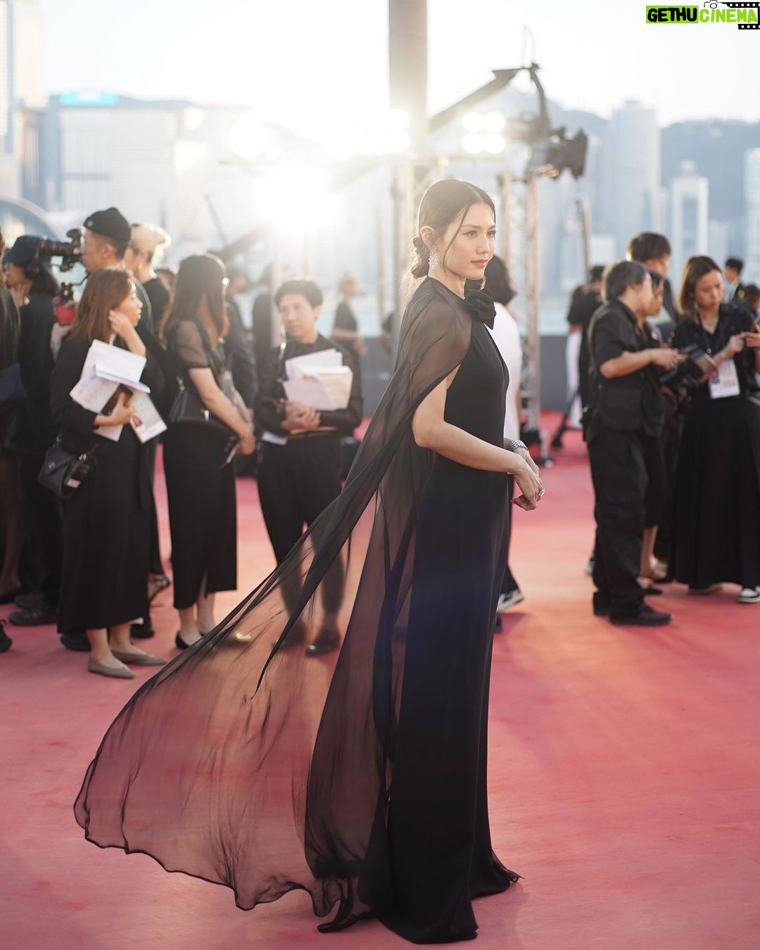 Chrissie Chau Instagram - 多謝金像獎邀請 很開心的一晚 所有台前幕後辛苦了🫡 籌備了幾個月的頒獎禮 #頒獎嘉賓 #香港電影金像獎 #這一屆終於戶外舉行😆 #微風吹紅地氈 #感覺特別好😌 Styling by @harrylam Makeup by @circleeeee_makeup Hair by @singsing113 @artify.lab 👗 @MaisonValentino #ValentinoUrbanRiviera 💎 @debeersofficial #debeers #debeershk 👠 @louboutinworld #ChristianLouboutin