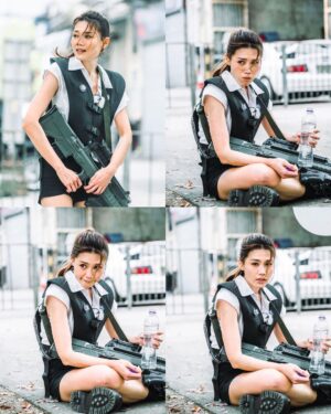 Chrissie Chau Instagram - ♠️🤴🏻♠️
係咪得我會咁緊張
玩到腳抽筋 大脾痛咗幾日😅

嘩好認真嘅製作
9個人對决 每人跟1個攝影師加1個PA
開始前個個拉晒筋 
即刻挑起我嘅好勝心

下次玩呢啲game 
應該保留體力
一開始搵子彈搵車係咁跑唔知做乜🤷🏻‍♀️
其實都冇人追我😂未到一半已經好頸渴
最近距離狙擊阿修支槍失靈😪
佢又冇即刻乘機殺咗我🤔
識玩🤪

圖2: 未玩前人模人樣
圖3: 可以揸車嘅技能係人生掙扎點～匿係車入邊就唔會死但係又沒收我支槍😳如果唔係剩係回氣係回血咁幾好呢
圖5: 唔知傾咩咁開心
圖6: 跳咁高睇嚟好興奮🔪
圖7: 我恨到啦渴望之水
圖8: 佢飲勝利之水🍻
圖10: 狼狽不堪

最後其實係9對1 
📸 @zac_nirvana_  追9個人影過程相
原來你先係大Boss #respect 🫡

#我哋玩得開心希望你哋都睇得開心
