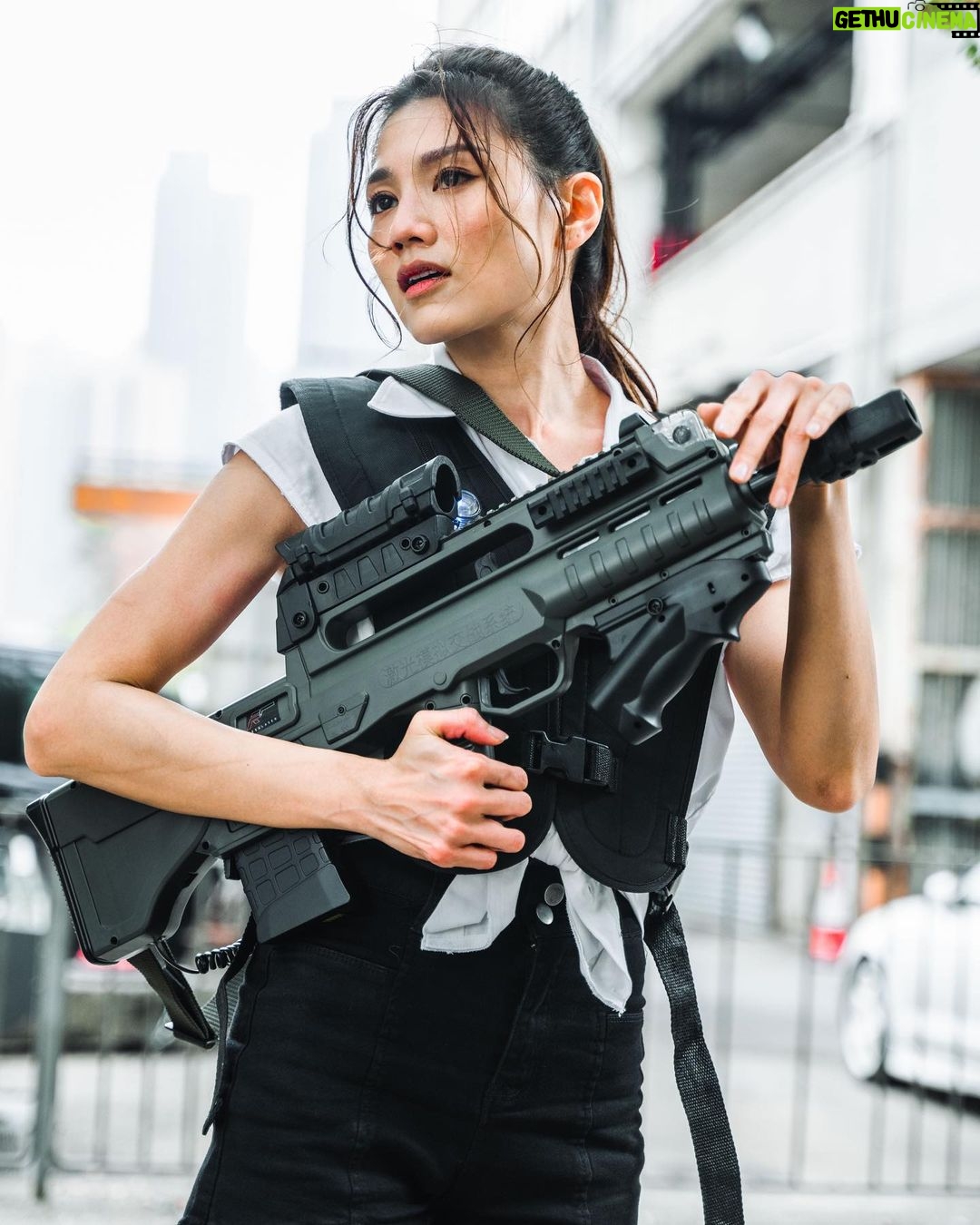 Chrissie Chau - 24K Likes - ♠️🤴🏻♠️
係咪得我會咁緊張
玩到腳抽筋 大脾痛咗幾日😅
嘩好認真嘅製作
9個人對决 每人跟1個攝影師加1個PA
開始前個個拉晒筋
即刻挑起我嘅好勝心
下次玩呢啲game
應該保留體力
一開始搵子彈搵車係咁跑唔知做乜🤷🏻♀️
其實都冇人追我😂未到一半已經好頸渴
最近距離狙擊阿修支槍失靈😪
佢又冇即刻乘機殺咗我🤔
識玩🤪
圖2: 未玩前人模人樣
圖3: 可以揸車嘅技能係人生掙扎點~匿係車入邊就唔會死但係又沒收我支槍😳如果唔係剩係回氣係回血咁幾好呢
圖5: 唔知傾咩咁開心
圖6: 跳咁高睇嚟好興奮🔪
圖7: 我恨到啦渴望之水
圖8: 佢飲勝利之水🍻
圖10: 狼狽不堪
最後其實係9對1
📸 @zac_nirvana_ 追9個人影過程相
原來你先係大Boss #respect 🫡
#我哋玩得開心希望你哋都睇得開心