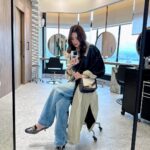 Chrissie Chau Instagram - 電影煞科啦 閒下來可以 睡個好覺 喝個咖啡 賞個👜給自己 手腳的傷也有時間復原 照顧好自己 心情無比愉悅😌 #ferragamoss24 #ferragamofiammabag @ferragamo