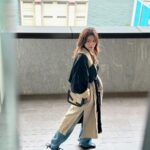 Chrissie Chau Instagram - 電影煞科啦 閒下來可以 睡個好覺 喝個咖啡 賞個👜給自己 手腳的傷也有時間復原 照顧好自己 心情無比愉悅😌 #ferragamoss24 #ferragamofiammabag @ferragamo