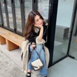 Chrissie Chau Instagram - 電影煞科啦 閒下來可以 睡個好覺 喝個咖啡 賞個👜給自己 手腳的傷也有時間復原 照顧好自己 心情無比愉悅😌 #ferragamoss24 #ferragamofiammabag @ferragamo