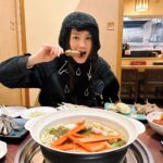 Chrissie Chau Instagram - 🦊🏂🥢 滑雪食嘢滑雪食嘢滑雪食嘢 放電充電放電充電放電充電 個胃好充實我鐘意😚 #咁凍係要食多d #咁凍食雪糕唔怕溶 #美食當前一切均為浮雲🤤 #hokkaido #japanesefood #ramen #sukiyaki #yakiniku #shabushabu #curry #omelet #dessert #icecream #icecreamlover #oishii