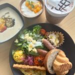 Chrissie Chau Instagram - 🦊🏂🥢 滑雪食嘢滑雪食嘢滑雪食嘢 放電充電放電充電放電充電 個胃好充實我鐘意😚 #咁凍係要食多d #咁凍食雪糕唔怕溶 #美食當前一切均為浮雲🤤 #hokkaido #japanesefood #ramen #sukiyaki #yakiniku #shabushabu #curry #omelet #dessert #icecream #icecreamlover #oishii