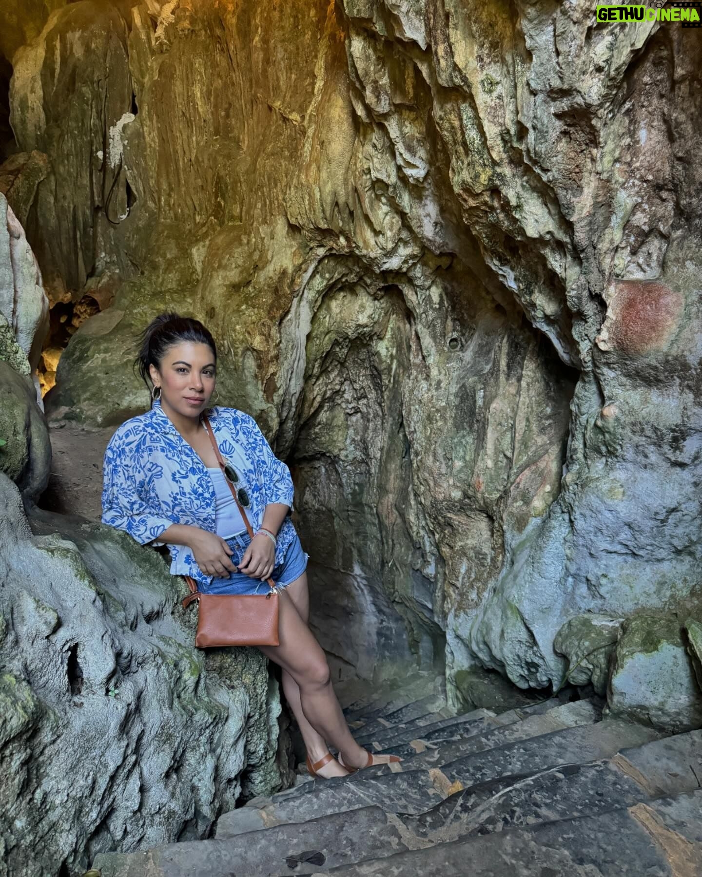 Chrissie Fit - 3 Likes - Who would’ve pegged me as a guajira? Los paisajes de Cuba son una maravilla. The Cuban countryside is unreal. I recommend you go there and buy tobacco directly from the farmers. They are forced to give 90% of their crops to the government and only have 10% to sell themselves. It’s more authentic this way and you’re helping the farmer, who takes so much pride in growing their tobacco, fruits, veggies, and coffee. Btw, I did not know how to smoke a cigar. At the risk of losing my Cuban card, I will post in my stories 😅
#Cuba #Vinales #CuevaDelIndio #palenquedeloscimarrones #cubancountryside #ReturnToMyRoots #CubanHeritage #Cuban #Guajiro #Guajira