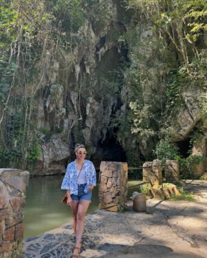Chrissie Fit Instagram - Who would’ve pegged me as a guajira? Los paisajes de Cuba son una maravilla. The Cuban countryside is unreal. I recommend you go there and buy tobacco directly from the farmers. They are forced to give 90% of their crops to the government and only have 10% to sell themselves. It’s more authentic this way and you’re helping the farmer, who takes so much pride in growing their tobacco, fruits, veggies, and coffee. Btw, I did not know how to smoke a cigar. At the risk of losing my Cuban card, I will post in my stories 😅

#Cuba #Vinales #CuevaDelIndio #palenquedeloscimarrones #cubancountryside #ReturnToMyRoots #CubanHeritage #Cuban #Guajiro #Guajira