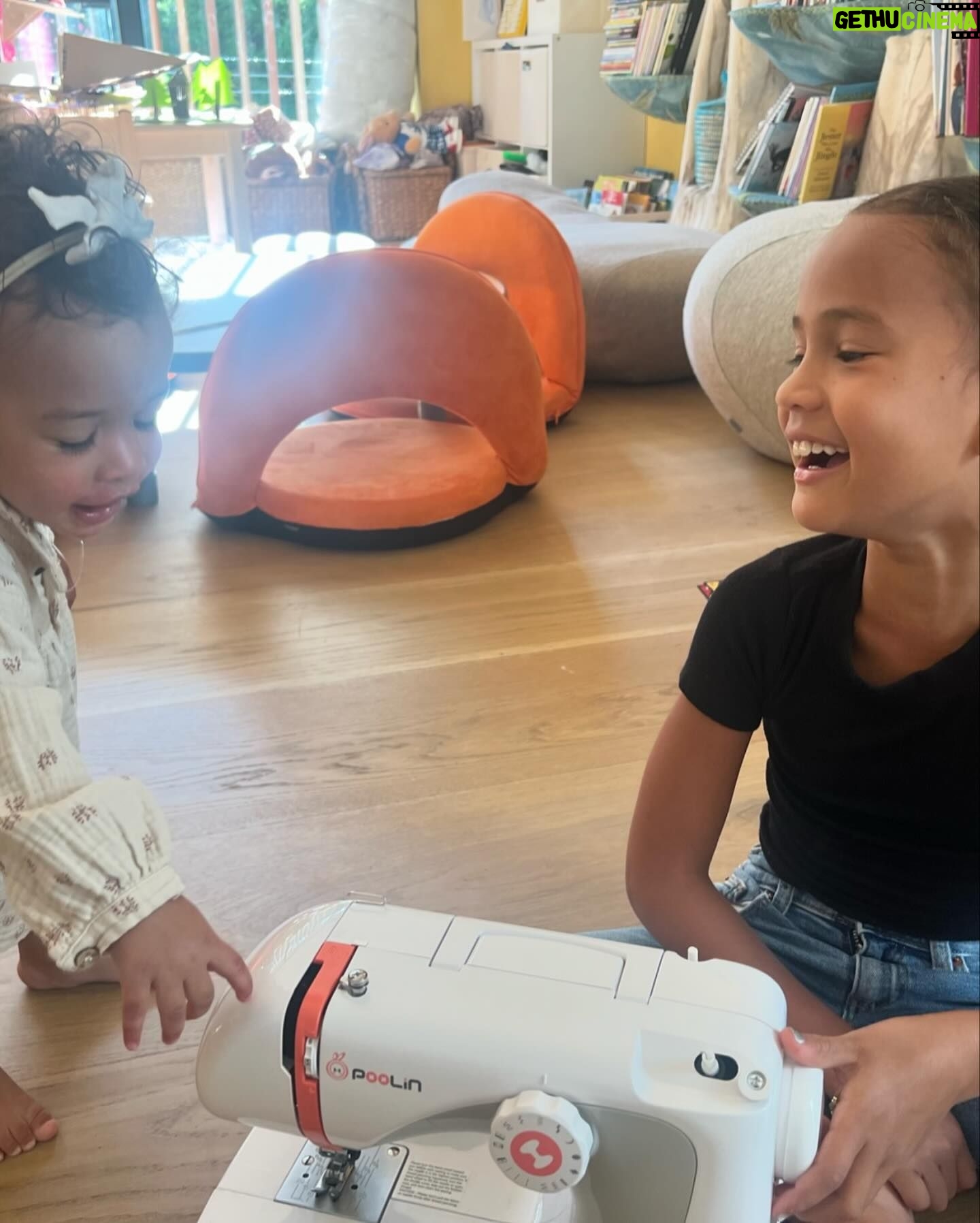 Chrissy Teigen Instagram - the most important things to me on this entire planet (that don’t have 8 nipples)
