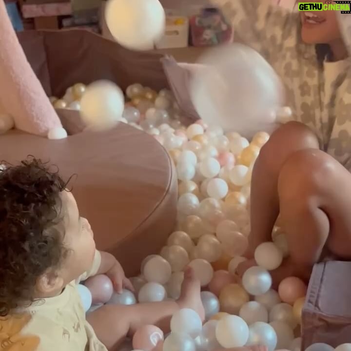 Chrissy Teigen Instagram - the most important things to me on this entire planet (that don’t have 8 nipples)