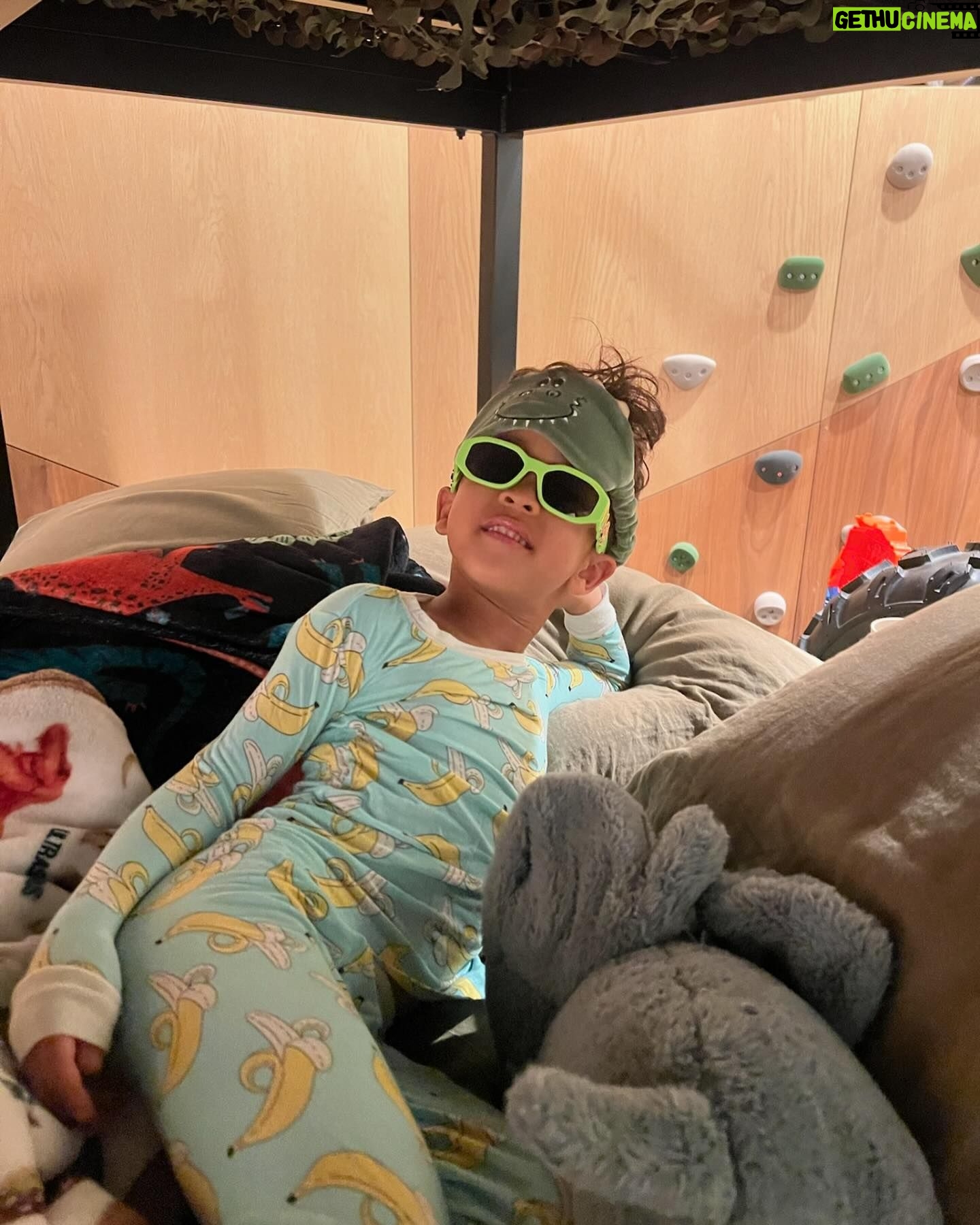 Chrissy Teigen Instagram - the most important things to me on this entire planet (that don’t have 8 nipples)