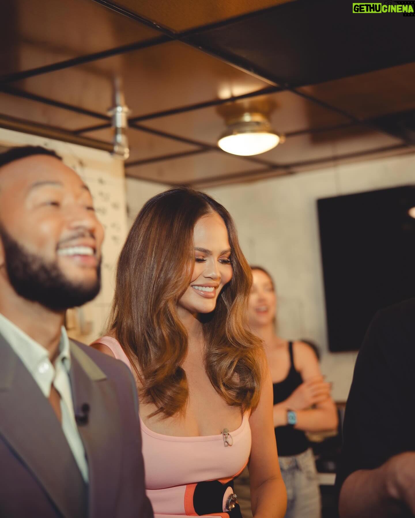 Chrissy Teigen Instagram - Had a beautiful few days in New York, celebrating the launch of @KISMET with petey and penny! Petey has never been to New York and really enjoyed his camera time more than anyone..although he did mention he does NOT enjoy like pooping in the city. Something about his dignity? oh well we are home now!! Thank you to @jimmyfallon, @drewbarrymore and @todayshow for having us and for always being so good to us!! πΈβs by our friend @christian_germoso π€π€π€