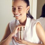 Christian Serratos Instagram – Prestige Le Nectar is a true moment of luxury. Since adding this to my routine my skin has become so luminous! I’ve had people doing my makeup mention how great it lays under makeup too 🤩
@DiorBeauty @DiorBeautyLovers @Dior #DiorPrestige #DiorPrestigeLeNectar