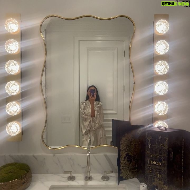 Christian Serratos Instagram - The mark of an amazing holiday season? Getting my @dior Holiday Advent Calendar! @diorbeauty #DiorHoliday #DreamInDior Thank you muchÃsimo 😘