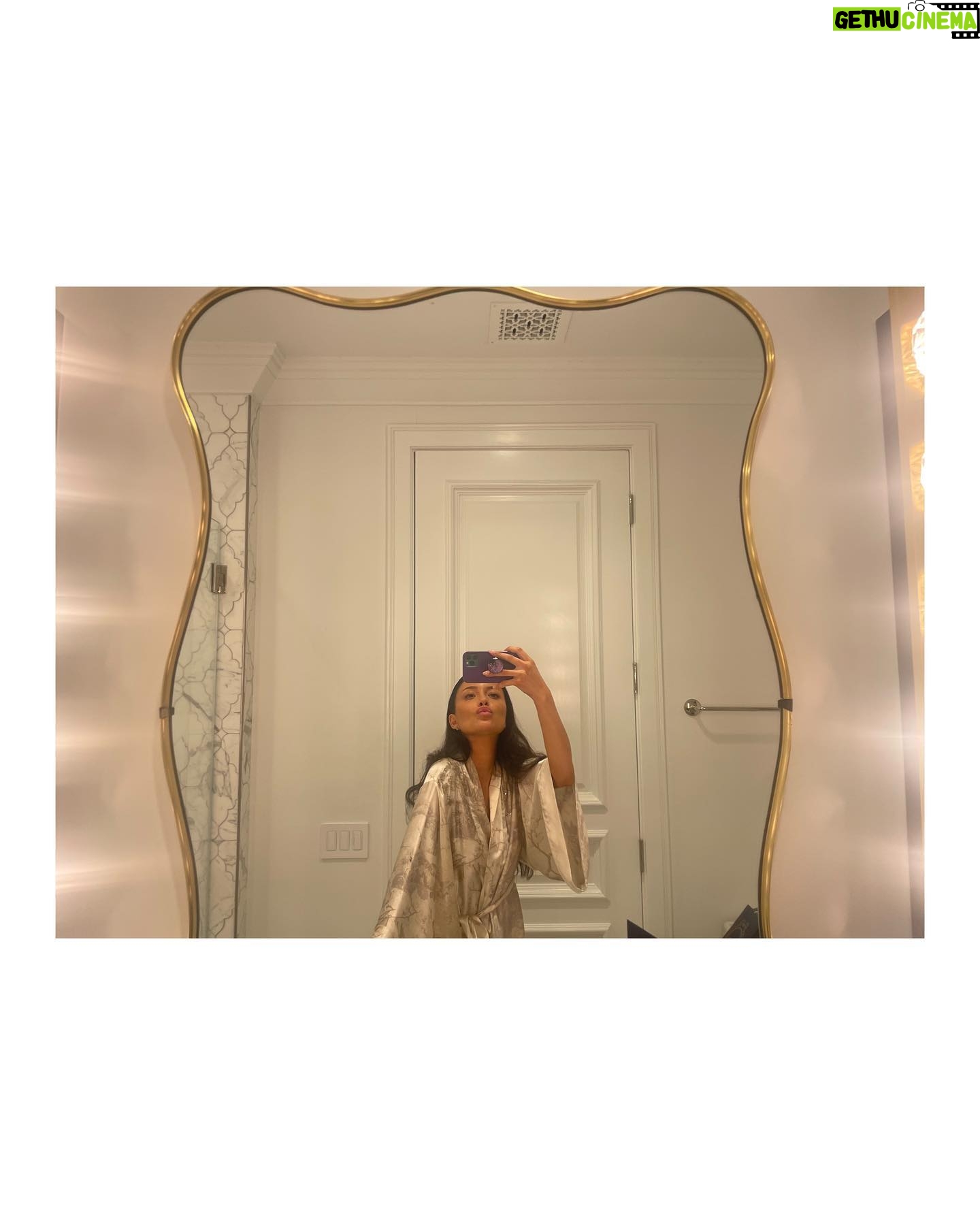 Christian Serratos Instagram - The mark of an amazing holiday season? Getting my @dior Holiday Advent Calendar! @diorbeauty #DiorHoliday #DreamInDior Thank you muchÃsimo 😘