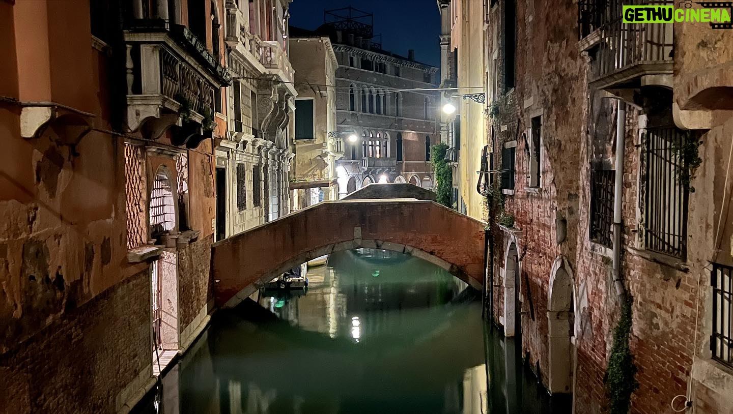Christiane Endler - 9.9K Likes - Bella Venezia, me estás gustando ❤️