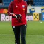 Christiane Endler Instagram - Un enero con mucha acción! Seguimos peleando por cumplir nuestros objetivos 💪🏽 #allezol #adidasfootball #predator #d1arkema #coupdefrance #wchl
