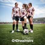 Christiane Endler Instagram - Revisa este mensaje que hicimos junto a las niñitas de la escuelita de fútbol femenino @tianeendler para compartir con ustedes ⚽❤️ Las acompañamos en una entretenida y especial jornada, conocimos sus historias y ahora sabemos que la disciplina, pasión y el talento son lo que más destacan en cada una de ellas. Son unas pequeñas gigantes que sueñan en grande 🙌🏼❤️ Sabemos que es importante incentivar el deporte en los niños y por lo mismo, queremos hacer visible historias como estas para apoyar a las nuevas generaciones del deporte ¡ayúdanos compartiendo! Porque con Rosen Go Dreamers, hay cancha para soñar 💪🏻