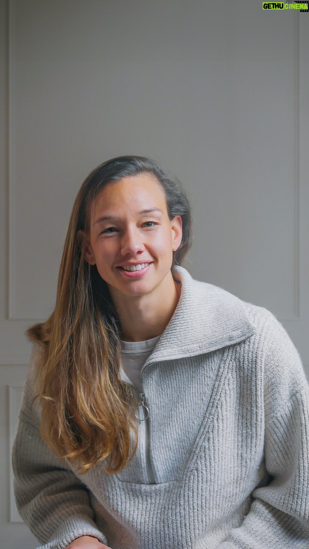 Christiane Endler Instagram - La talentosa deportista Tiane Endler, nos comparte sus sueños y consejos para las futuras generaciones del deporte 🤩. Revisa esta cápsula y ayúdanos a sembrar la cancha para que otras grandes historias de esfuerzo, disciplina y voluntad tengan el reconocimiento que también se merecen. Nosotros decimos ¡GO DREAMERS! ¿Y tú? 💪🏻 🏃🏻🏃🏻♀️ #Rosen #RosenGoDreamers #Deportes #Voleibol #Jockey #ChileDeporte