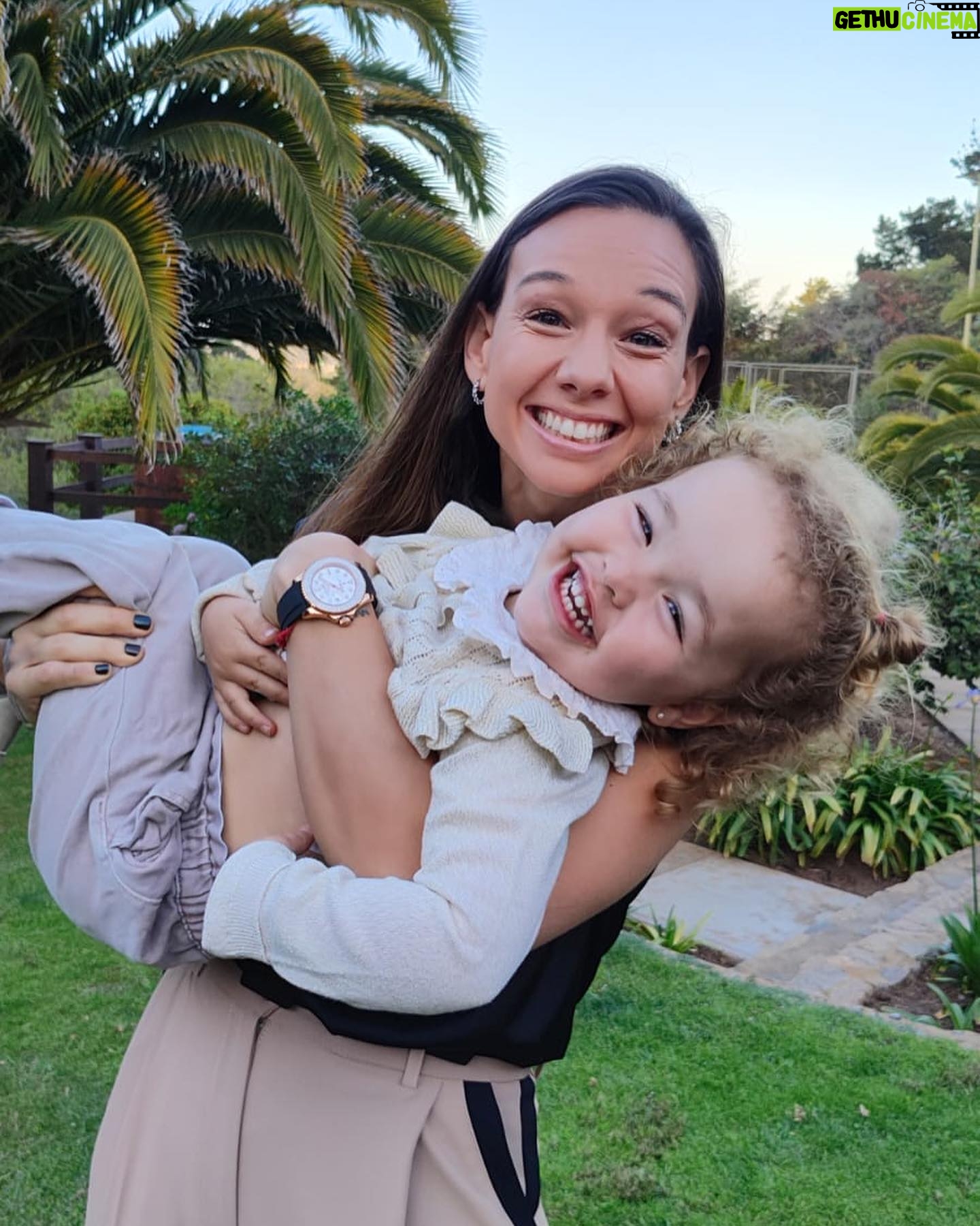 Christiane Endler - 43.7K Likes - Feliz Navidad 🎄💫