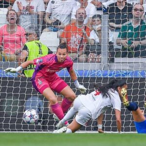 Christiane Endler Instagram - Si lo puedes soñar, lo puedes lograr 🏆🥇 @wchampionsleague @olfeminin