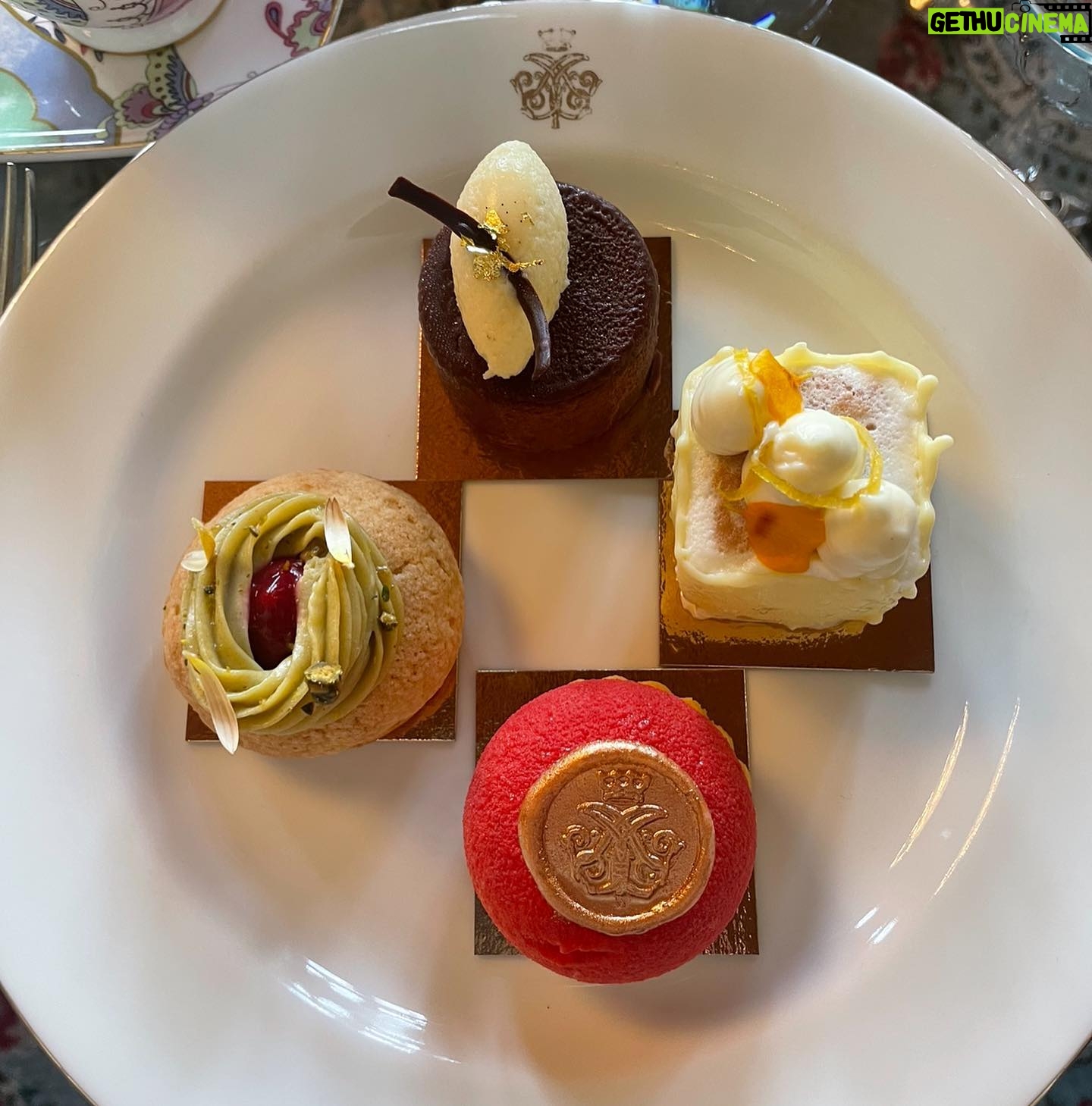 Christina Hendricks Instagram - I’m back at one of my favorite places on earth and first on the agenda…. TEA! My favorite meal of the day. Even more beautiful than the last time, @ashfordcastle you have my heart. Simply everything is exquisite. Ireland sparkles here.
