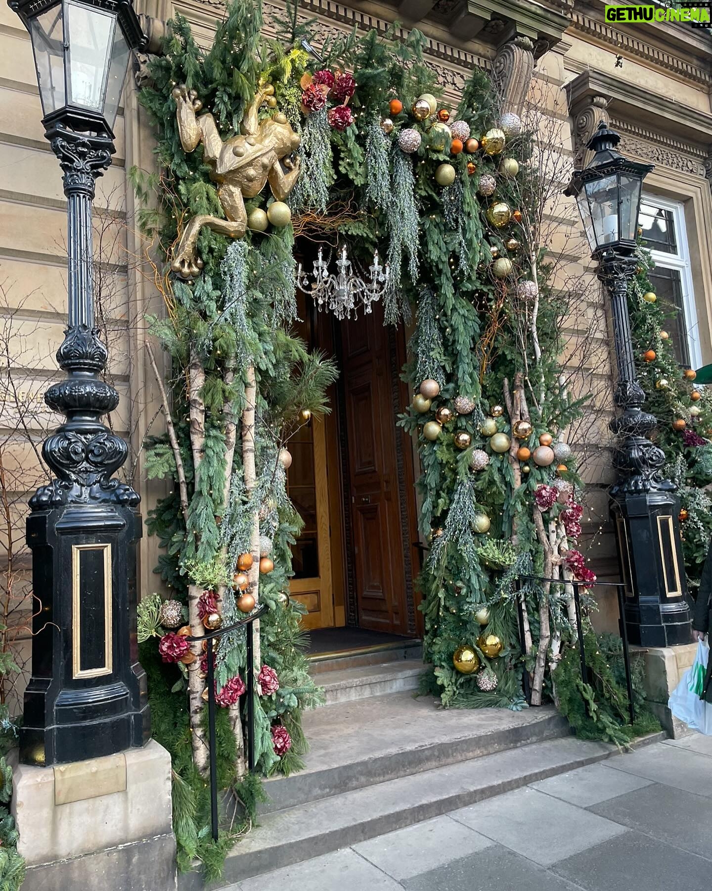 Christina Hendricks Instagram - What could be more beautiful than Scotland at Christmas??? @gleneaglestownhouse @edinburghcastle @royaloakedinburgh