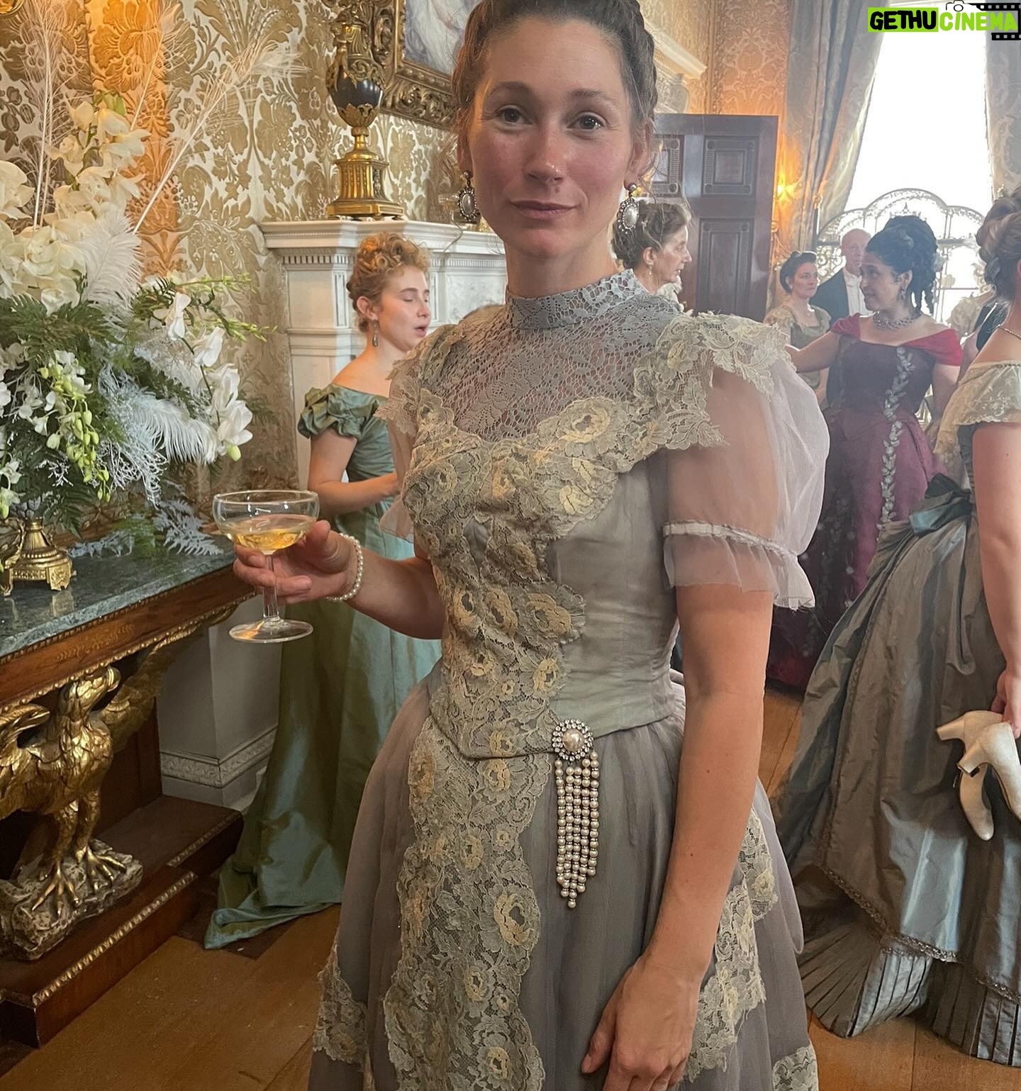 Christina Hendricks Instagram - A little behind the scenes of #buccaneers @appletv #scotland #victorians #edithwharton @immywaterhouse @josietotah @aubribrag @alishaboe @kristine_froseth @guyremmers @simone1kirby @vissey.s @thisadamjames