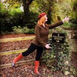 Christina Hendricks Instagram - I think you know what this means…….. @ashfordcastle @ireland_falconry