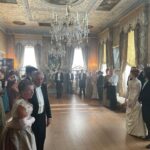 Christina Hendricks Instagram - A little behind the scenes of #buccaneers @appletv #scotland #victorians #edithwharton @immywaterhouse @josietotah @aubribrag @alishaboe @kristine_froseth @guyremmers @simone1kirby @vissey.s @thisadamjames