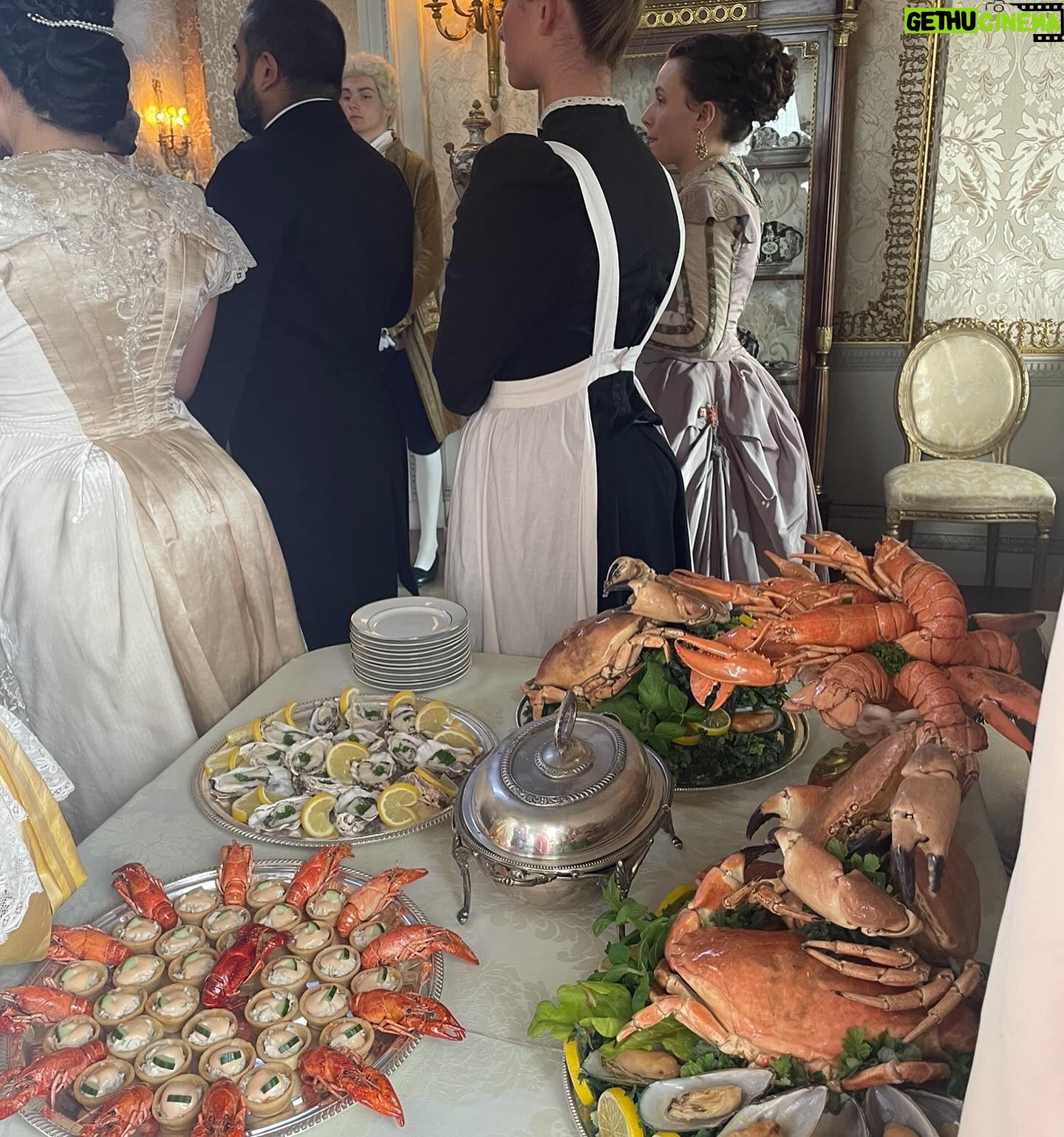 Christina Hendricks Instagram - A little behind the scenes of #buccaneers @appletv #scotland #victorians #edithwharton @immywaterhouse @josietotah @aubribrag @alishaboe @kristine_froseth @guyremmers @simone1kirby @vissey.s @thisadamjames