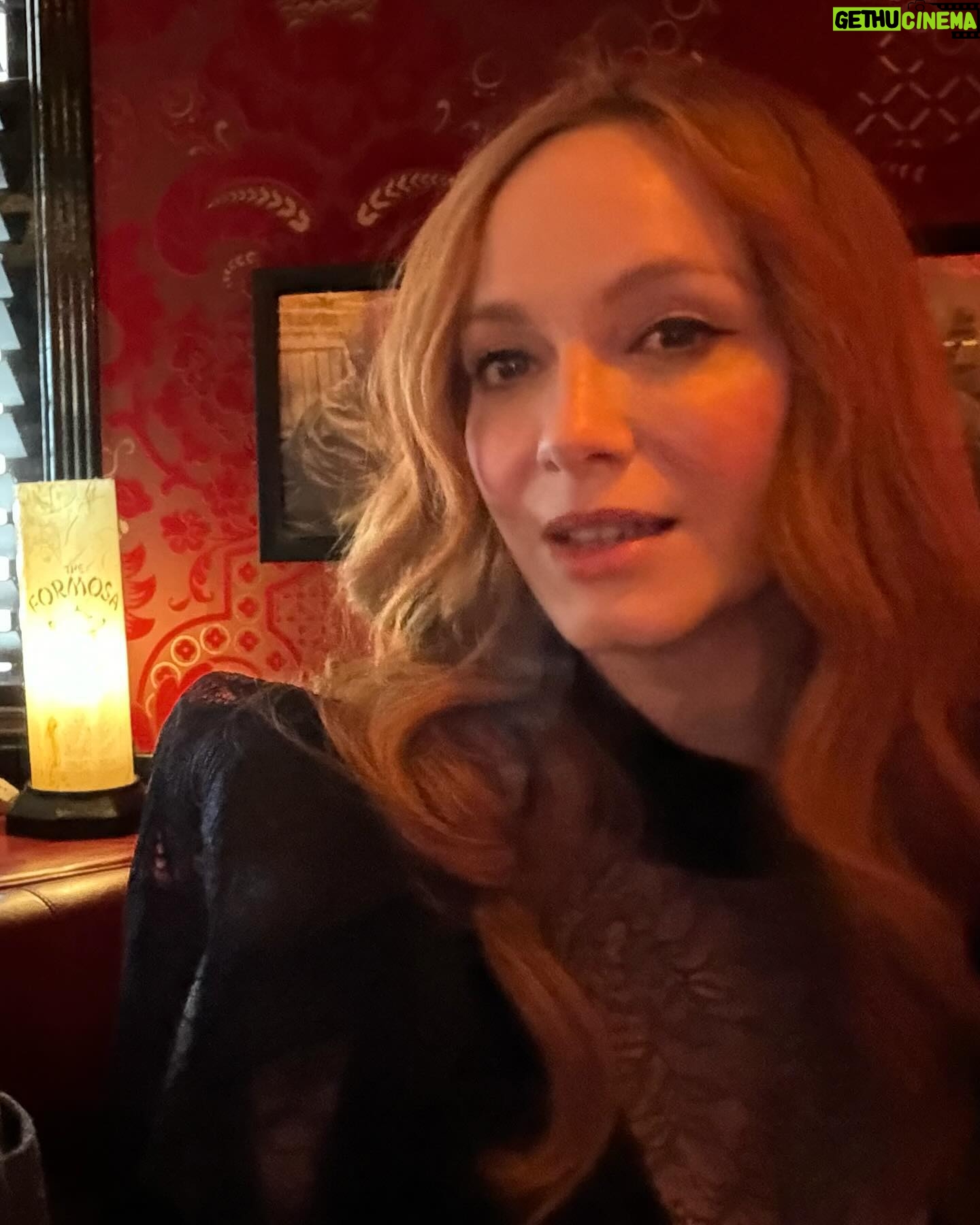 Christina Hendricks Instagram - Week wrap up @theformosa @italiansdoitbetter @desire_musicofficial @thedandywarhols @calla @fondatheatre @partlowofficial #victoriannecklace