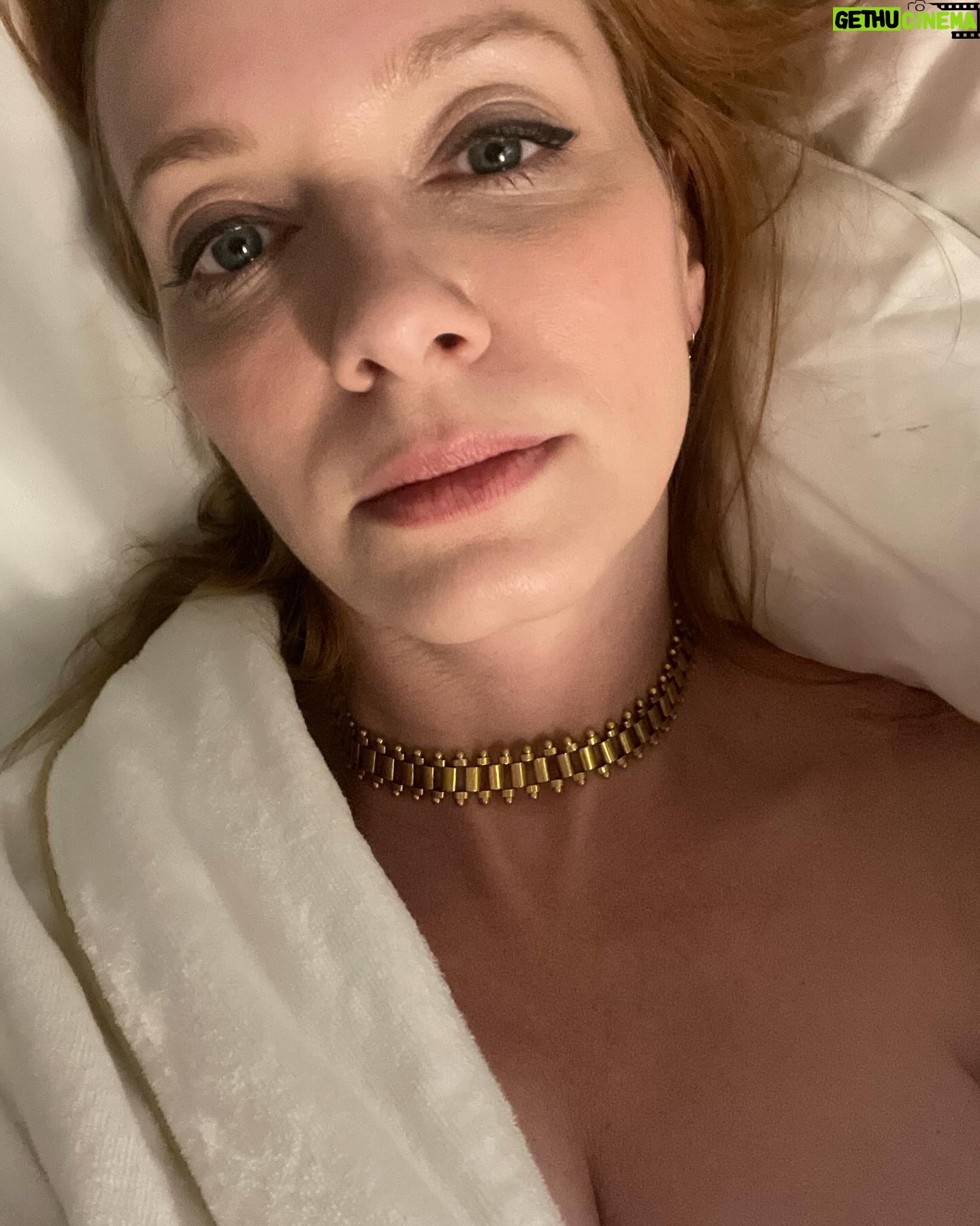 Christina Hendricks Instagram - Week wrap up @theformosa @italiansdoitbetter @desire_musicofficial @thedandywarhols @calla @fondatheatre @partlowofficial #victoriannecklace