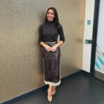 Christine Lampard Instagram - Thank you for having me @thismorning and thank you @dermotoleary for looking after me 🌲🥰 top from @reserved skirt @zara