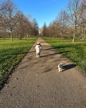 Christine Lampard Instagram - Weekend Winter walks ❄️ 🎄