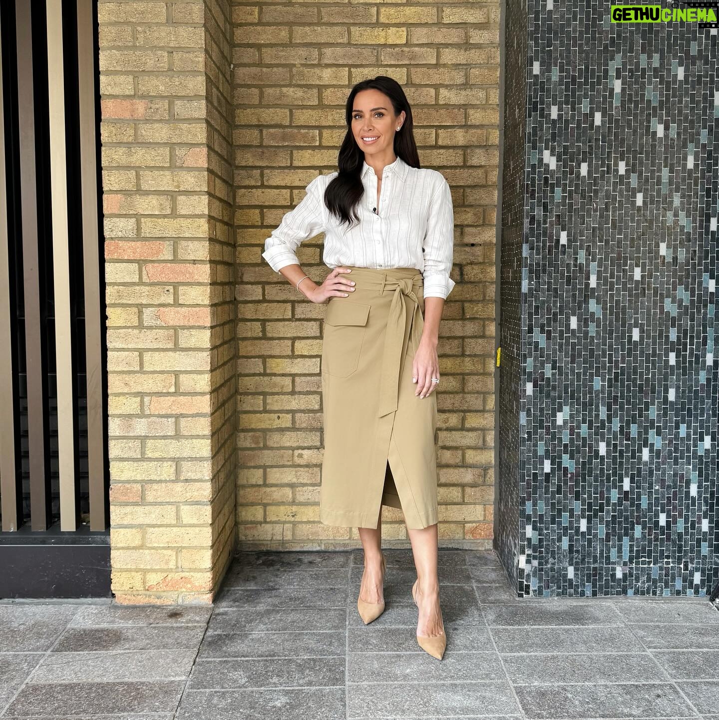 Christine Lampard Instagram - Lovely morning back with the @lorraine team! Happy St Patrick’s weekend everyone ☘️ (top and skirt from @hm @danniiwhitemanstylist @helenhandmakeup @cilerpeksah_hairstylist ) 🥰