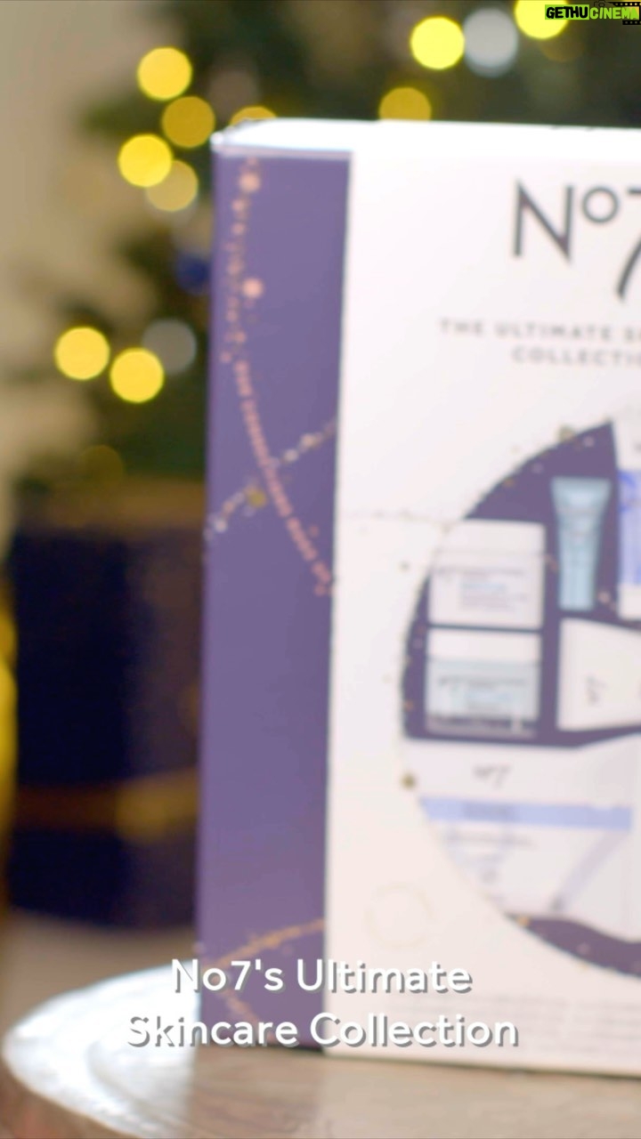 Christine Lampard Instagram - Have you done all of your Christmas shopping yet? If so, have you got room for one more treat? I’m so pleased to announce that @no7uk’s Ultimate Skincare Collection is now available to shop both online and in stores at @bootsuk for a very special price of £41 (worth £140!!)✨ Inside you will receive everything you could possibly wish for to glow from within this festive season, with 9 full sized skincare products, including my favourite Protect & Perfect Intense Advanced Day Cream. What are you waiting for?🎄 #ad