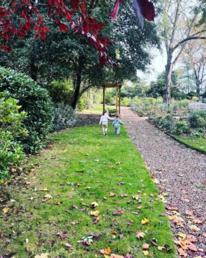 Christine Lampard Instagram - Autumn strolls 🍁 🍂