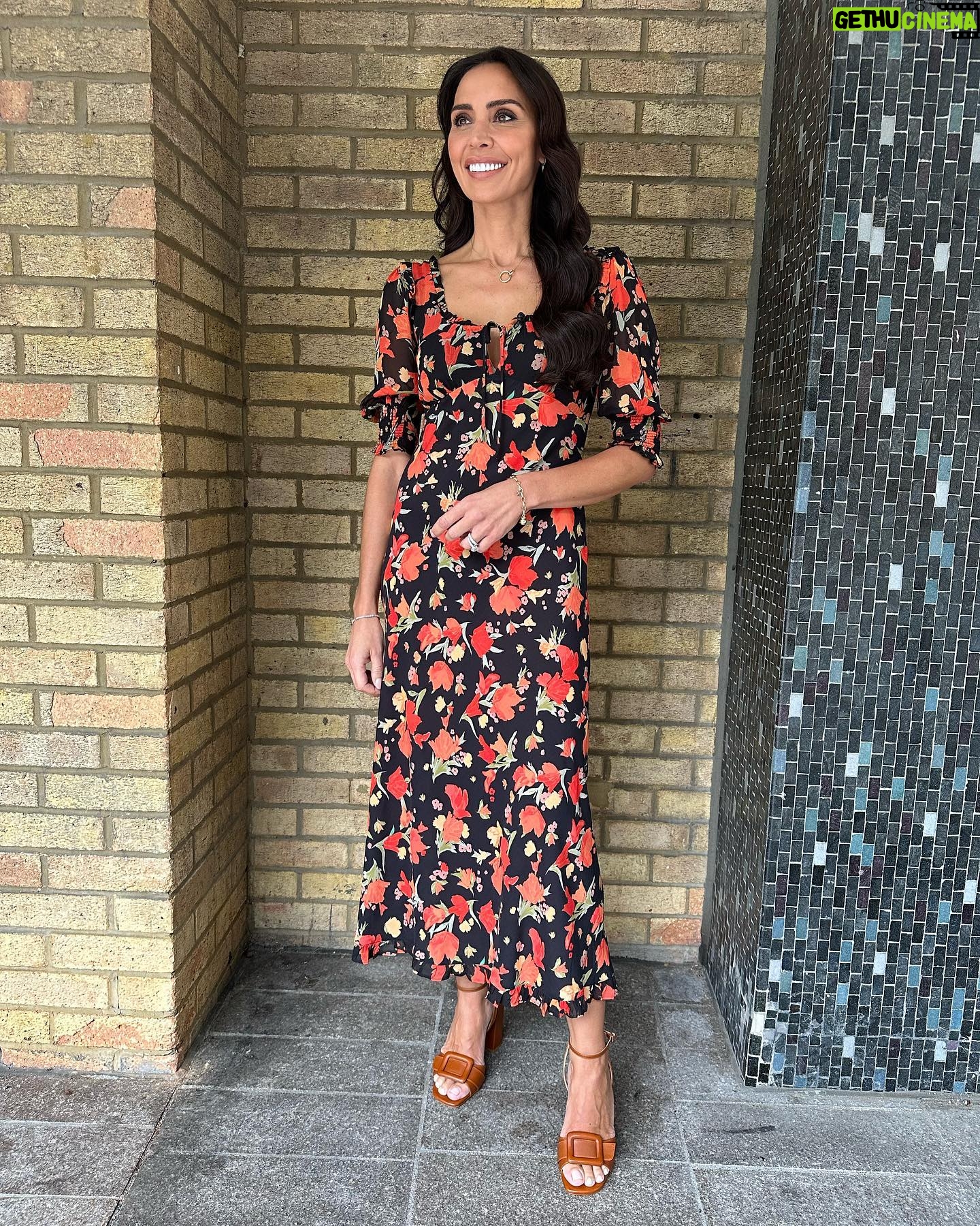 Christine Lampard Instagram - Happy Friday! Back with more @lorraine next Wednesday. Big thanks to @chrisbisson and @bhaskerpatel for coming in to chat the day after poor Rishi is found lifeless at the bottom of the stairs š #emmerdale @emmerdale Dress from @rixo šŗ