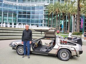 Christopher Lloyd Instagram - Having a retro time at @nostalgiacon80s this weekend in Anaheim, CA
📷 @jja_iii