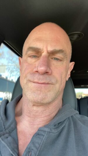 Christopher Meloni Instagram - #OG #SVU #OC @nbc 
Things seen whilst on the way to organizing crime